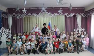 «Нам дороги эти позабыть нельзя»